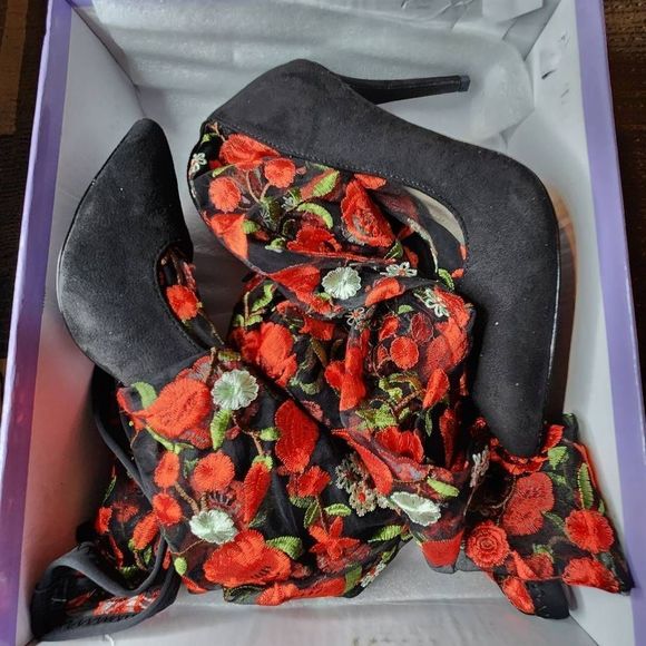 Design by Jacobies Black Sheer Mesh Embroidered Floral Over the Knee Sti… - Picture 10 of 10